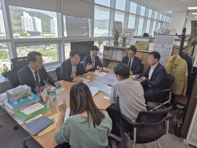 부울경 광역철도 예타 통과 건의하는 3개 시도 실국장들