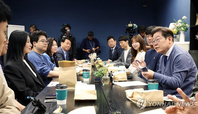 'K-혁신' 브라운백 미팅 참석한 이재명 후보