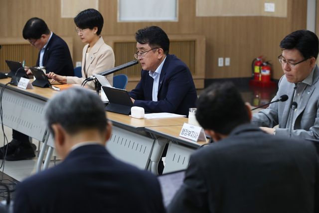 확대간부회의 주재하는 김영환 충북지사