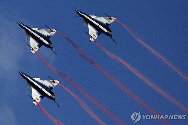 중국의 J-10 전투기 시험 비행