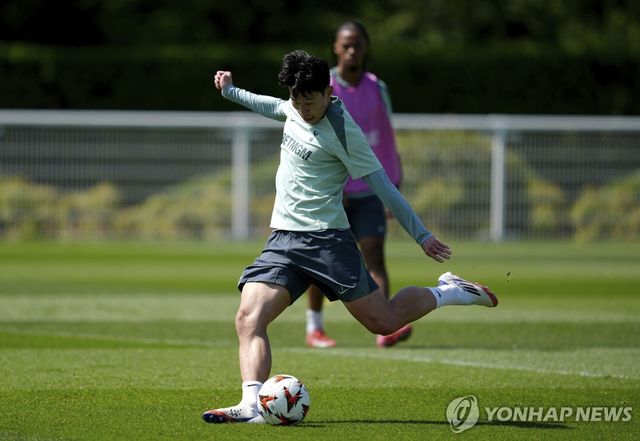 훈련하는 손흥민