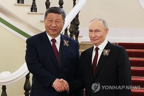 악수하는 중국·러시아 정상들