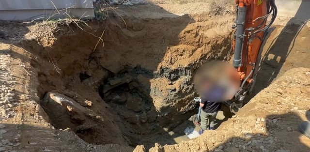 송유관 절도범들이 파둔 땅굴