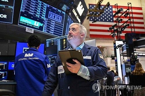 미 뉴욕증권거래소(NYSE)의 한 트레이더