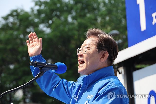 연설하는 이재명 후보
