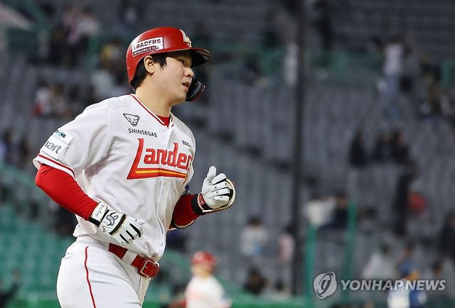 SSG 최정, KBO 리그 최초 500홈런