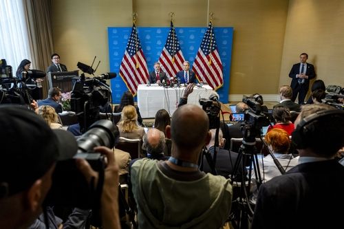 미중 합의 설명하는 스콧 베선트 미국 재무장관과 제이미슨 그리어 USTR 대표
