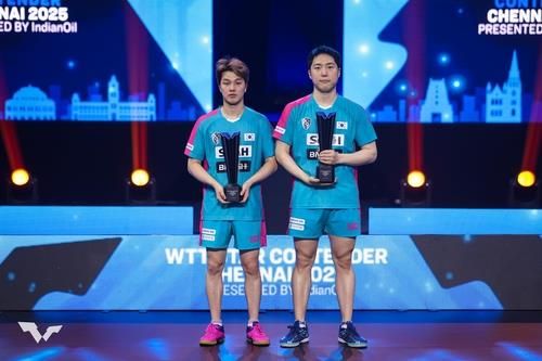 WTT 스타 컨텐더 첸나이 남자복식 우승을 합작한 임종훈(오른쪽)과 안재현