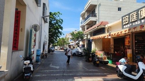 어촌마을에서 휴양지로 재탄생한 싼야 '마링타운' 골목