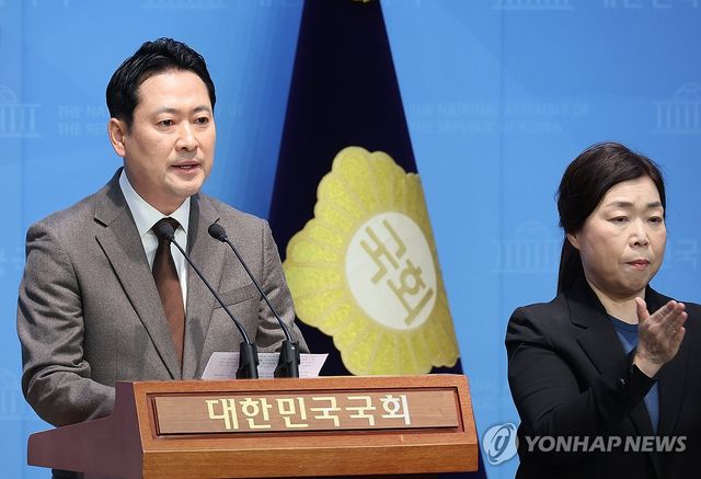 기자회견하는 국민의힘 장동혁 의원