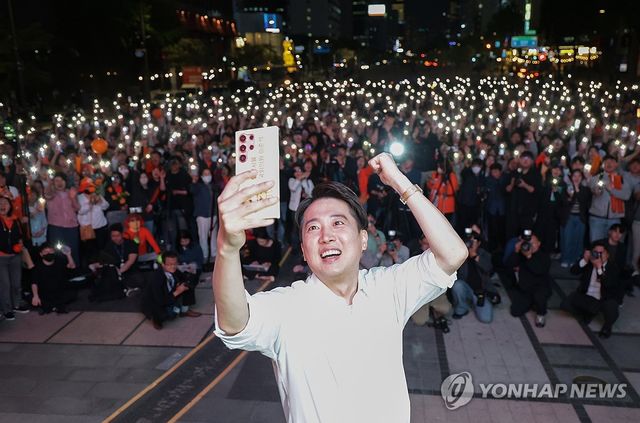 사진 찍는 이준석 후보