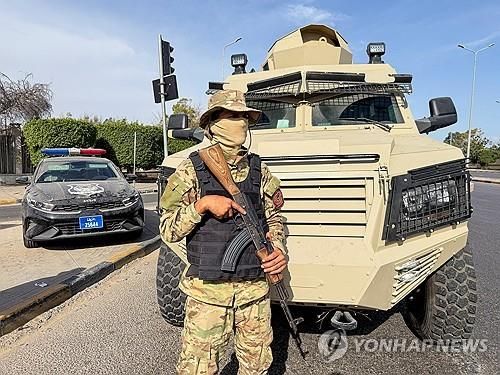 리비아 트리폴리 아부살림 지역에서 순찰 중인 서부 통합정부(GNU) 정부군 