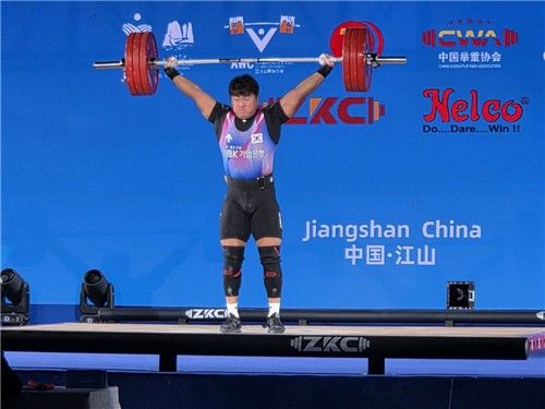 바벨을 드는 원종범