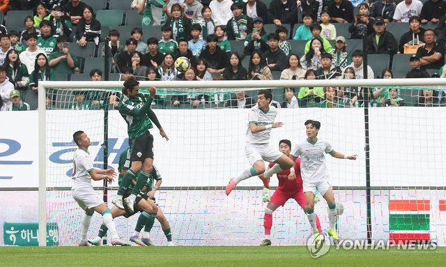 전북 콤파뇨 헤딩슛