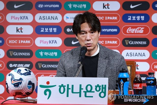 홍명보 축구 대표팀 감독