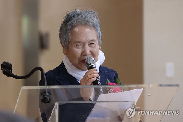 마이크 잡은 박정자