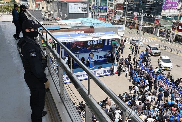 경비 삼엄한 이재명 후보 유세장