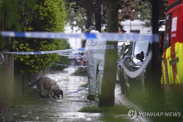 봉쇄된 영국 총리 소유 주택 인근 거리