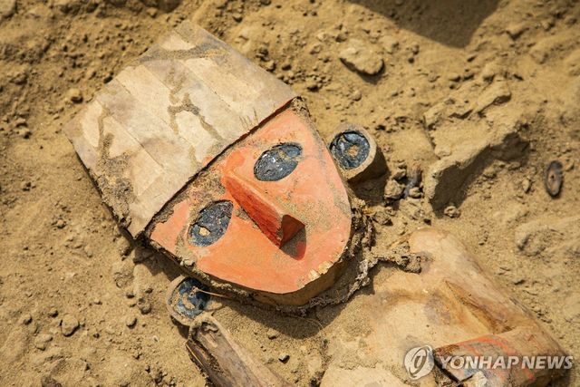 2022년 페루 찬찬 유적지에서 발굴된 목조 조각품