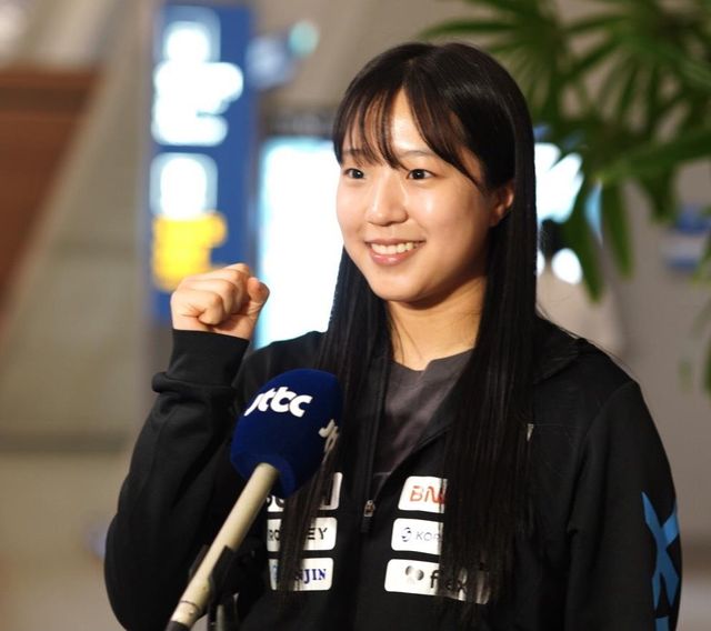 세계탁구선수권 출전을 앞두고 파이팅 외치는 신유빈
