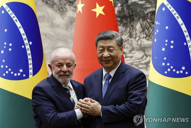 손 맞잡은 중국·브라질 정상