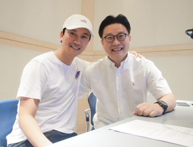 배우 김남길(왼쪽)과 서경덕 교수