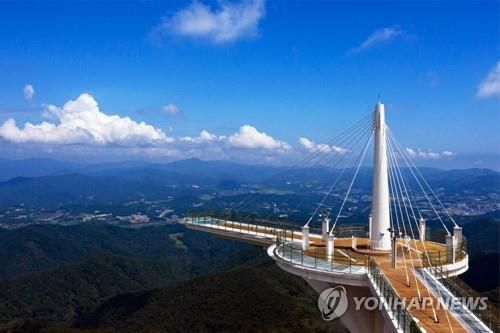 발왕산 기 전망대