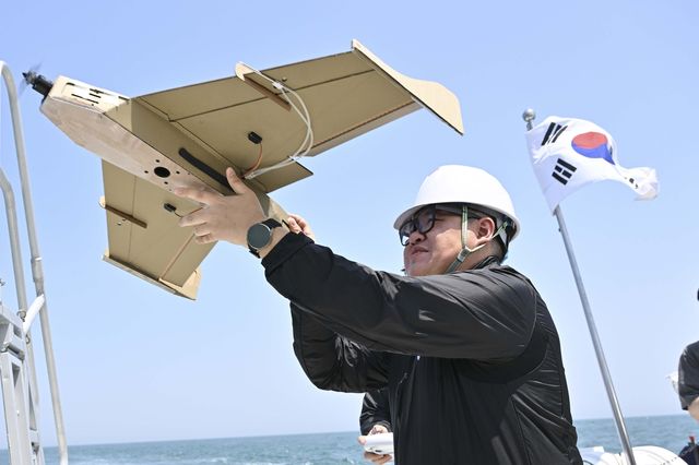 자폭용 골판지 드론