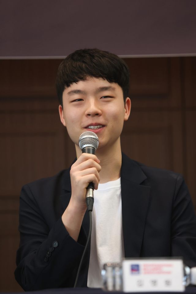 프로당구 드래프트 기자회견에서 말하는 김영원