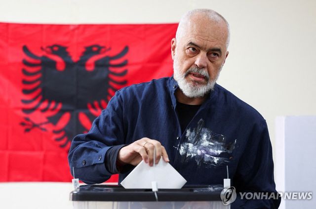 총선 투표하는 라마 총리