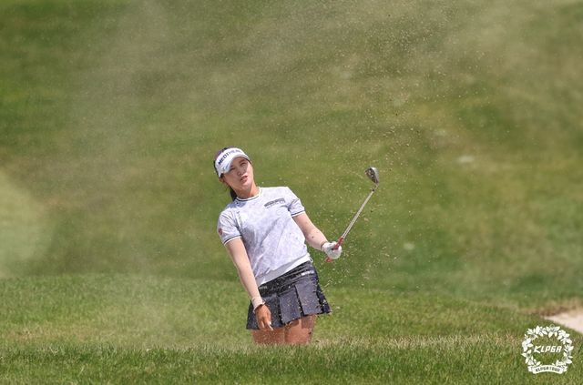 박현경의 벙커샷.