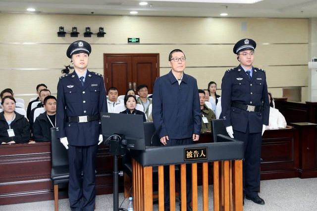 사형 집행유예 선고받은 칭화유니 전 회장 자오웨이궈