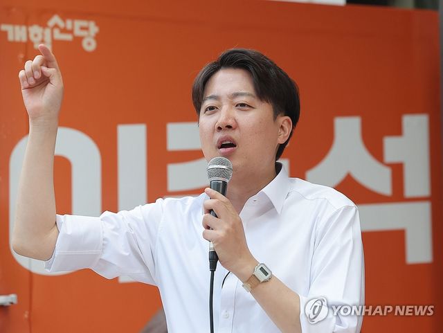 대구 시내 유세하는 개혁신당 이준석 후보