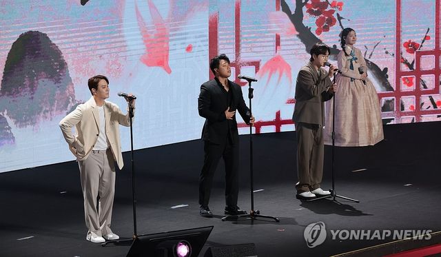 축하공연 하는 SG 워너비