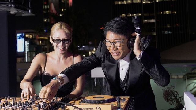 소녀시대 효연(왼쪽)과 호흡 맞추는 이수만 A2O엔터테인먼트 키 프로듀서