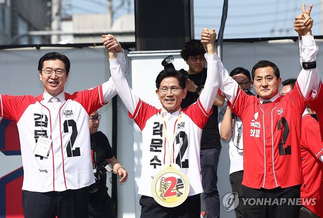 진주광미사거리에서 유세하는 김문수 후보