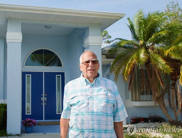 가톨릭 수장의 큰형. 루이스 프레보스트.