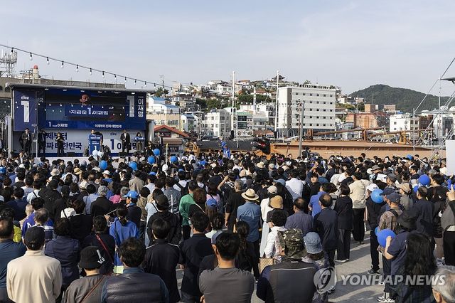 통영 유세에서 연설하는 이재명 후보