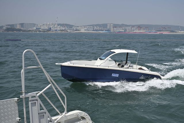 수상 레저용 무인수상정 '아우라'