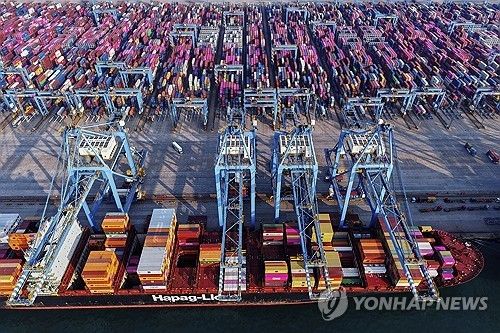 중국의 한 컨테이너 항만