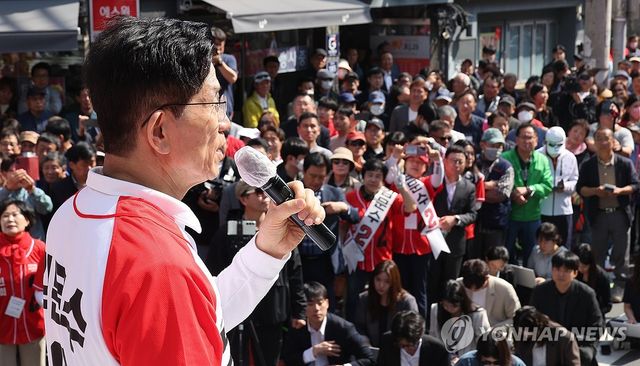 진주광미사거리에서 유세하는 김문수 후보