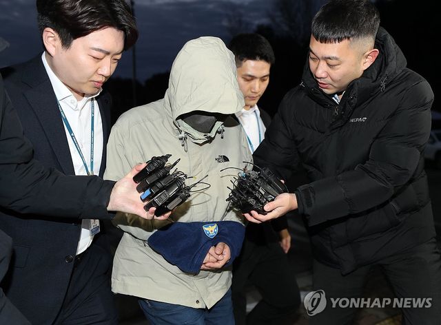 고개 숙인 '46억 횡령' 건보공단 팀장