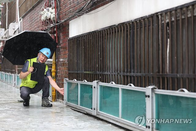 서울시, 장마철 침수 우려 반지하 긴급 점검