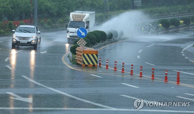 비 쏟아지는 제주