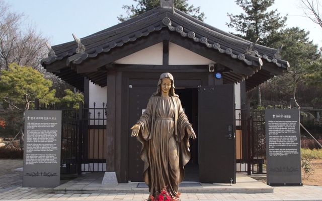 완주 초남이성지 교리당