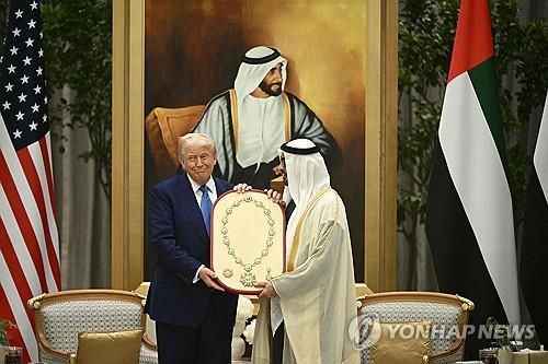 15일 UAE로부터 최고등급 훈장 받는 트럼프