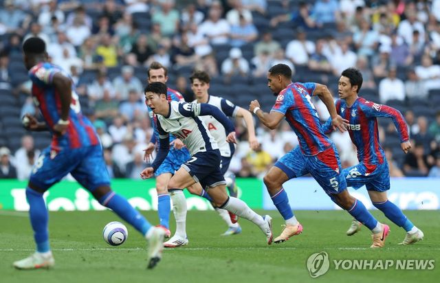 부상에서 회복해 크리스털 팰리스전에서 복귀전을 치른 손흥민의 경기 모습.