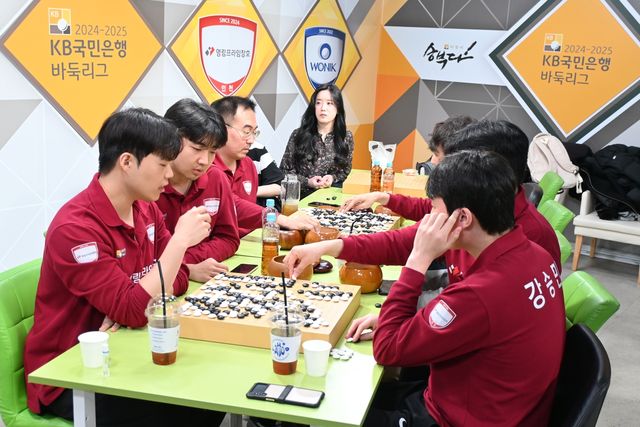 검토 중인 영림프라임창호 선수단