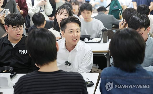 부산대학교 학생식당 찾은 이준석 후보