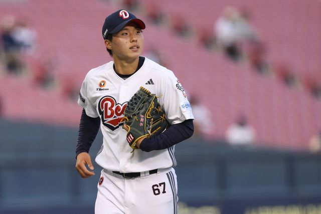 두산 신인 투수 홍민규